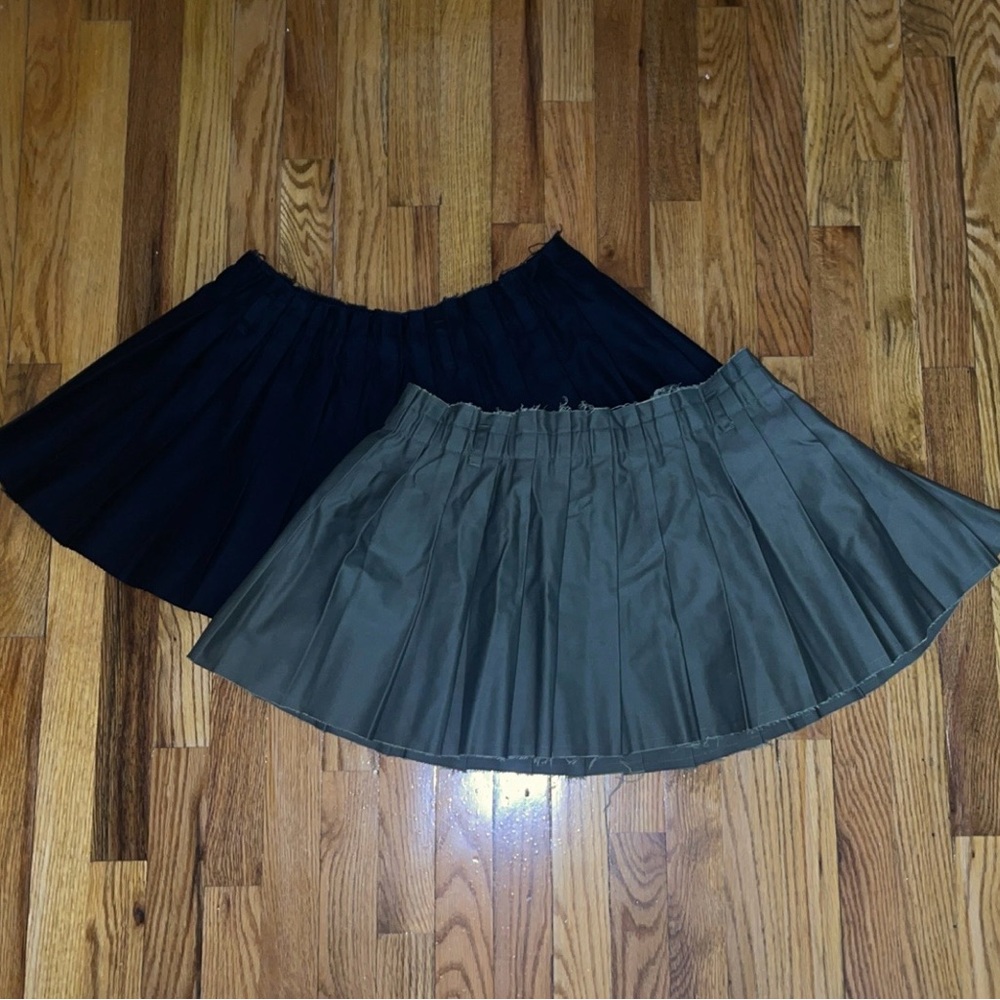 Distressed Pleated Mini Skirt Set - Black and Olive
